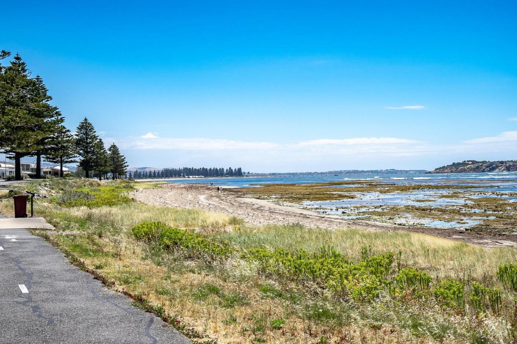 By The Sea Beachfront Apartment Wifi Encounter Bay Exterior photo